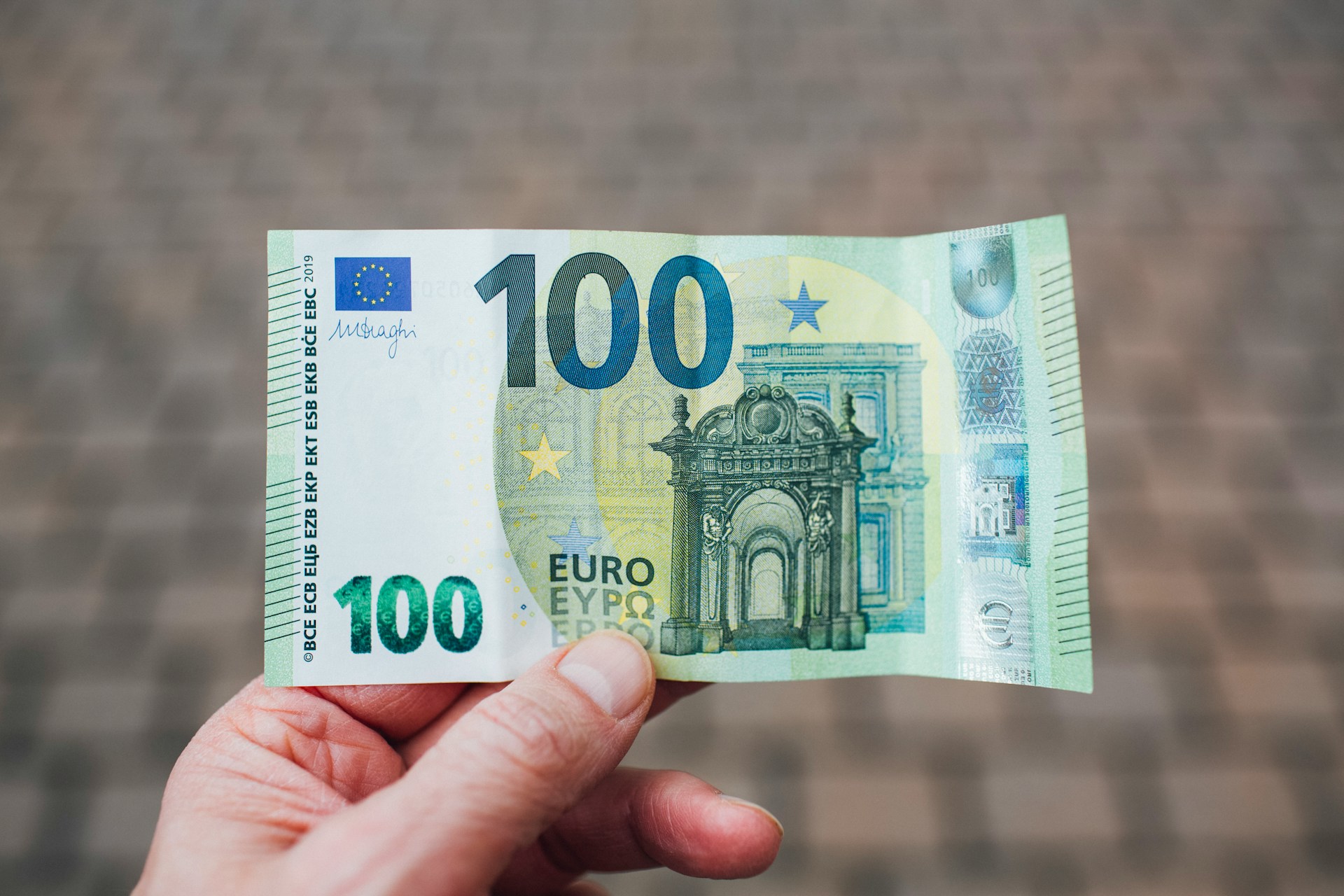 100 ευρώ